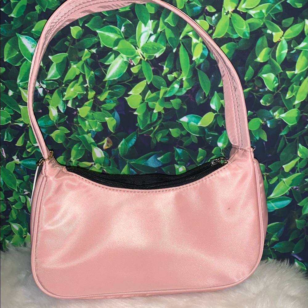 Minimalist baguette bag